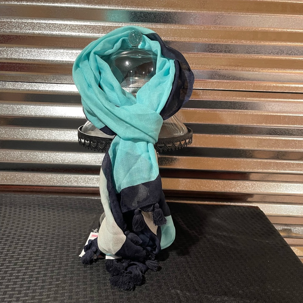Long Scarf - Vineyard Vines- Blues and With - Fringe- NWT